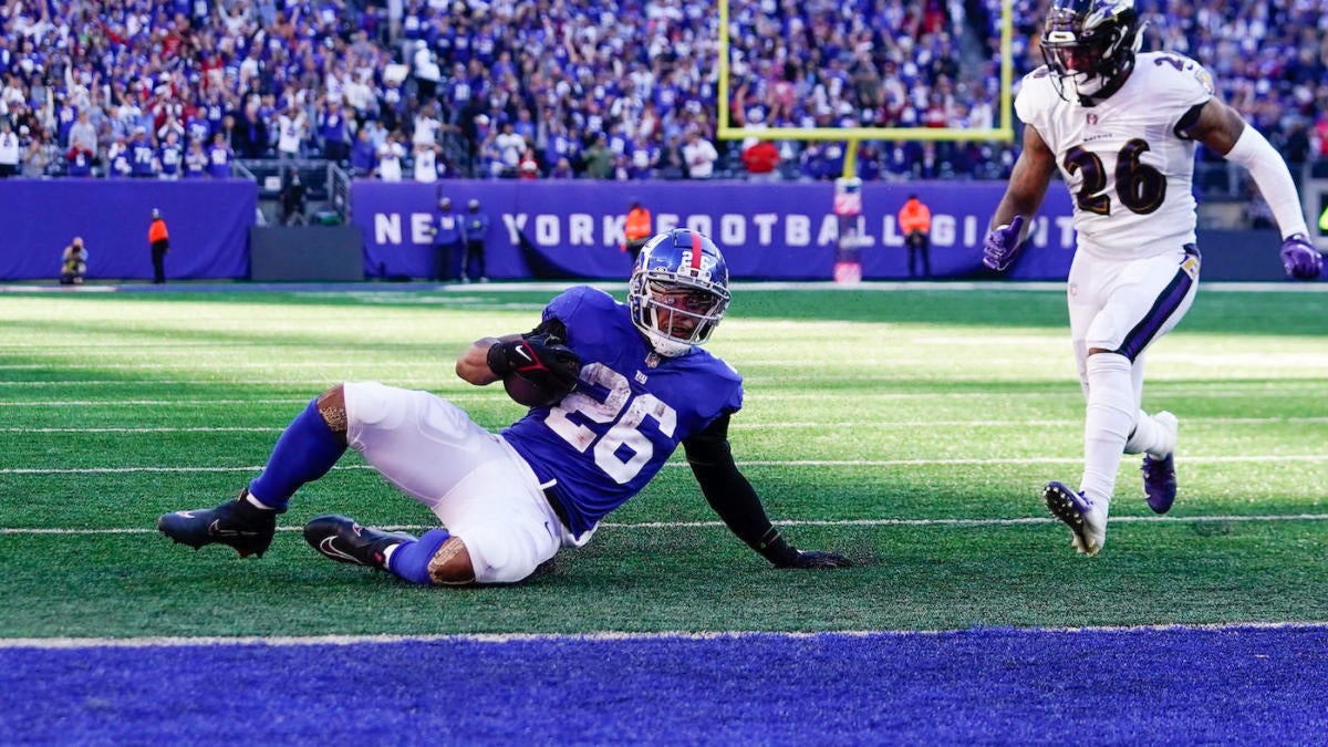 Barkley evades the tackle for 15-yard gain