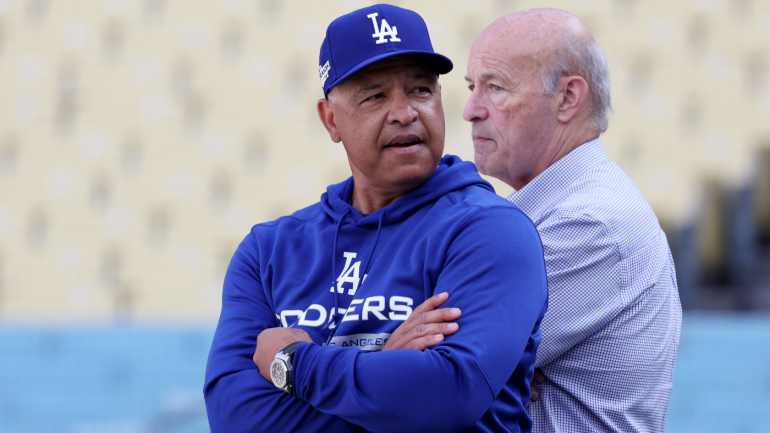 Dodgers manager Dave Roberts will '100 percent' return in 2023 despite  postseason disappointment - CBSSports.com