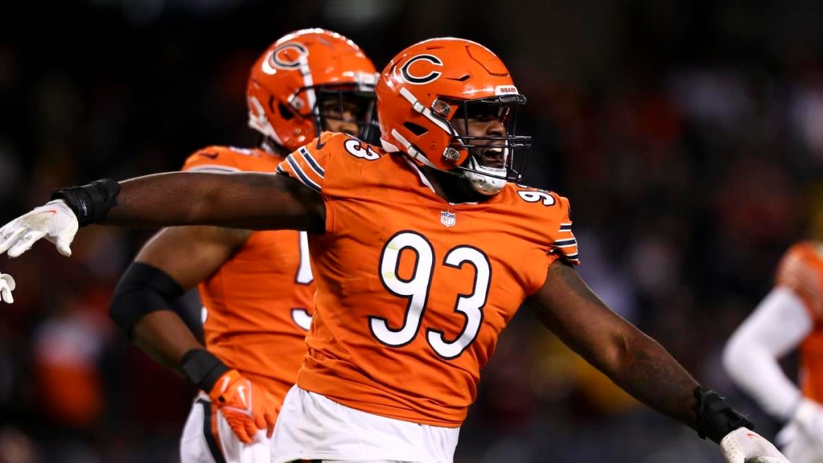 Chicago Bears defensive lineman Justin Jones rips Green Bay