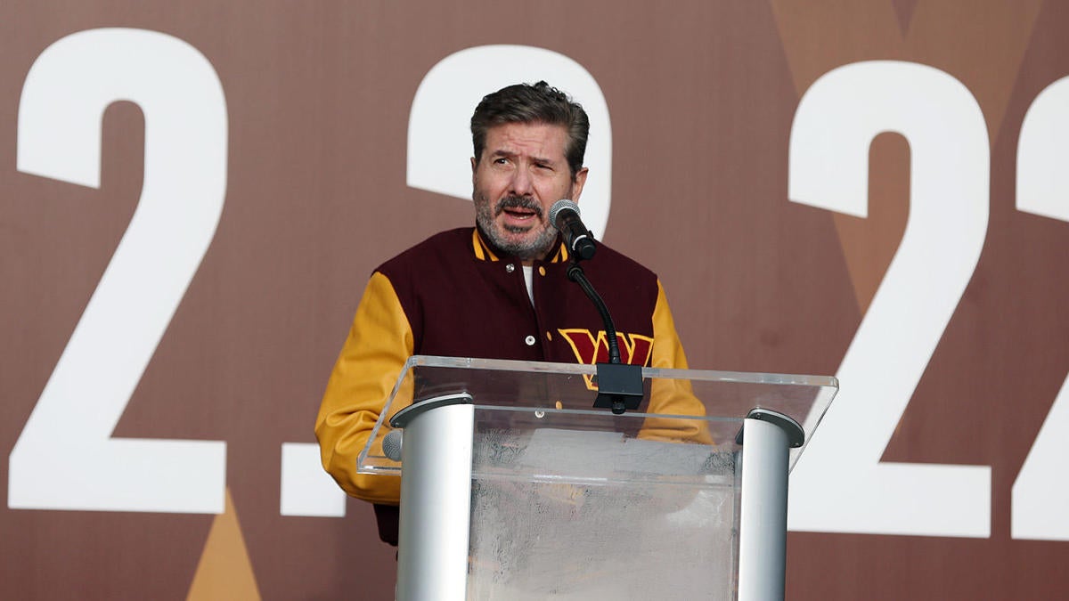 Commanders fans wear paper bags saying 'Sell The Team' amid owner Dan  Snyder's NFL drama