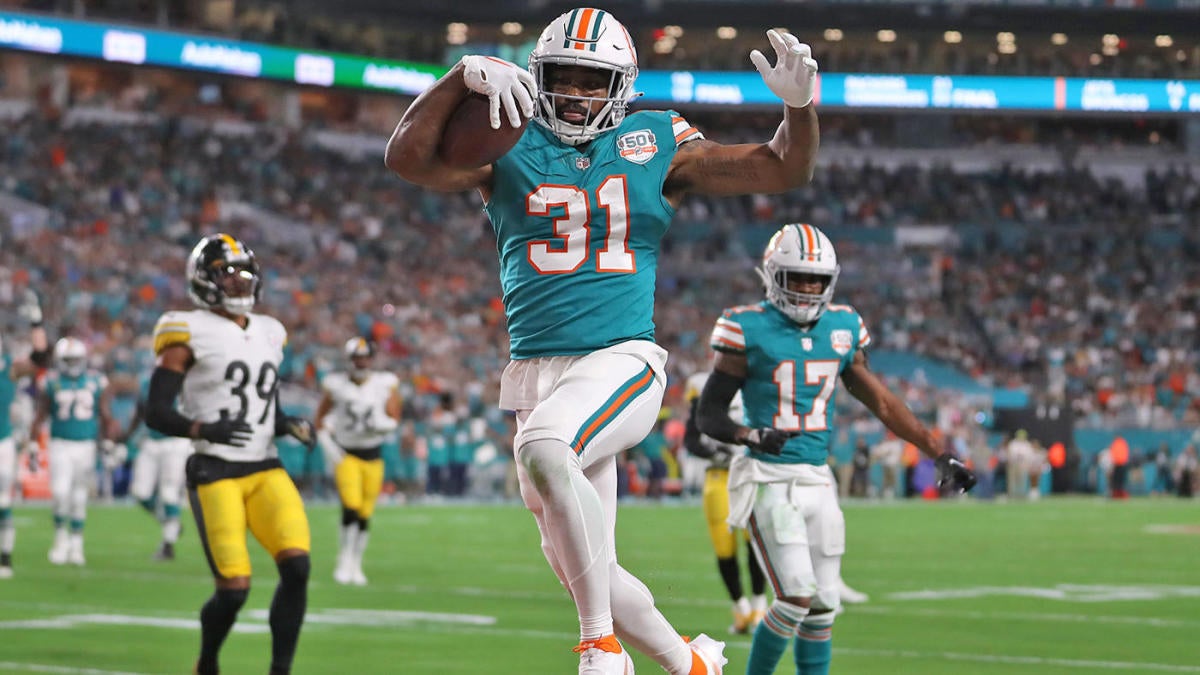 Miami Dolphins bringing back RB duo of Mostert, Wilson - CBS Miami