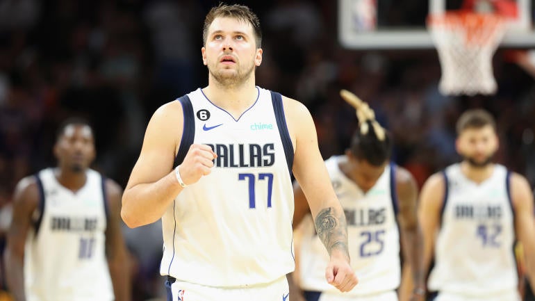 Dallas Mavericks v Phoenix Suns