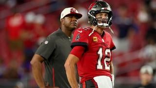 Ravens' Mark Andrews, Rashod Bateman, Bucs' Shaq Barrett exit TNF