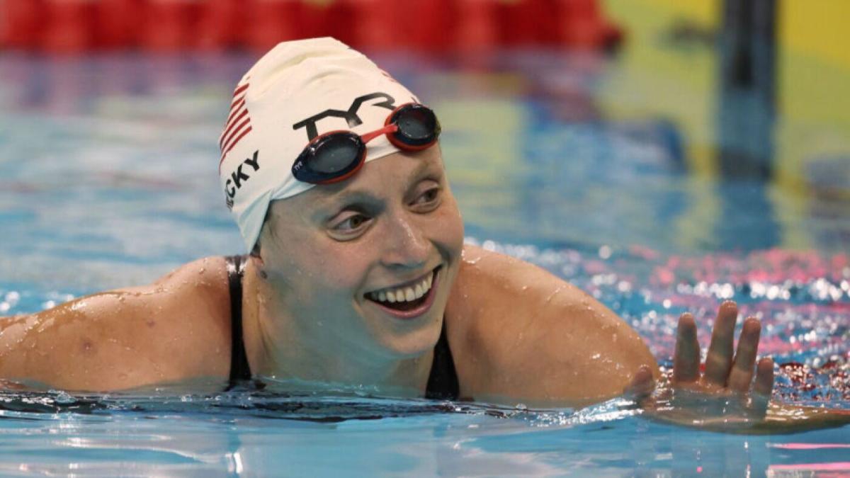 Katie Ledecky shatters world record in 1,500-meter freestyle by nearly 10 seconds in FINA Swimming World Cup