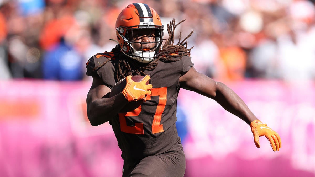 Browns' Kareem Hunt dons Nick Chubb shirt in return to Cleveland