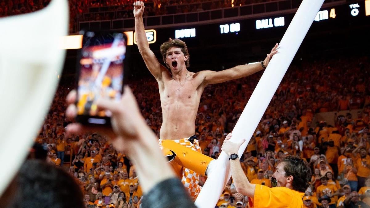 College Football 2022: Tennessee beat Alabama, fans storm field