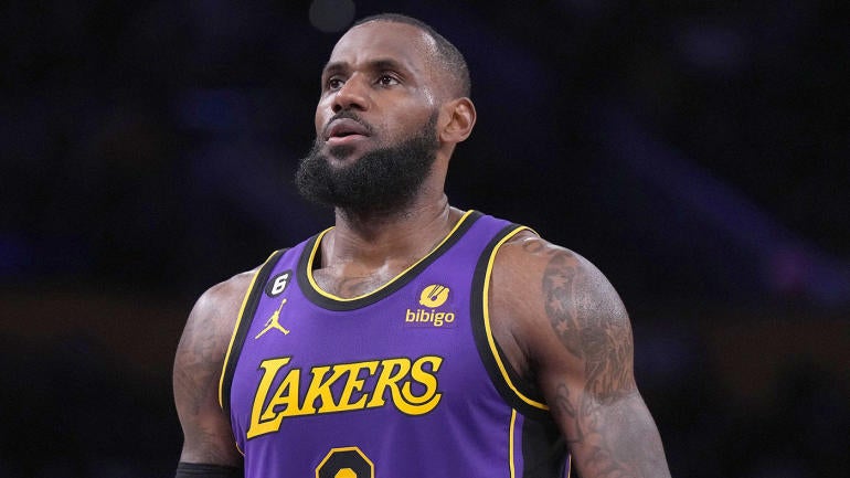 Lebron James Injury Update Lakers Star Day To Day With Strained Left Lebron James Injury Update Lakers Star Day To Day With Strained Left