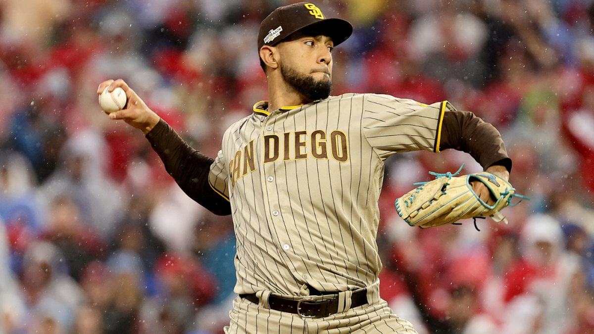 Padres, reliever Robert Suarez agree to five-year contract extension ...