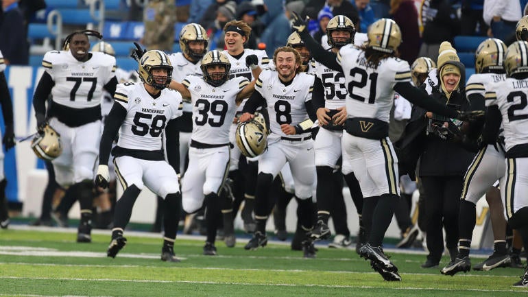 COLLEGE FOOTBALL: NOV 12 Vanderbilt at Kentucky