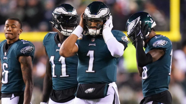 Eagles respond to first loss of season: Team leaders glad unbeaten talk is over, send powerful message - CBSSports.com