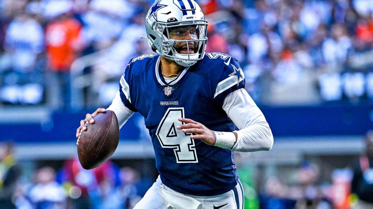 Sunday Night Football odds, line, spread: Cowboys vs. Colts predictions, NFL picks from expert on 11-3 roll