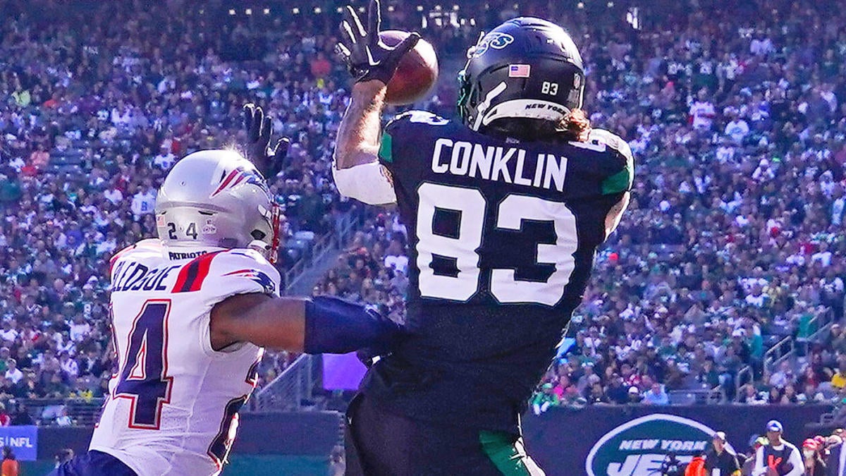 Minnesota Vikings tight end Tyler Conklin (83) during the second half an NFL  football game against the Seattle Seahawks, Sunday, Sept. 26, 2021 in  Minneapolis. Minnesota won 30-17. (AP Photo/Stacy Bengs Stock Photo - Alamy