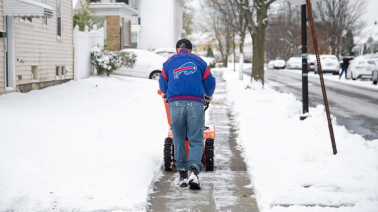 PERHATIKAN: Para pemain Buffalo Bills senang bermain di salju menjelang pertandingan Pekan 11 melawan Browns PERHATIKAN: Para pemain Buffalo Bills senang bermain di salju menjelang pertandingan Pekan 11 melawan Browns