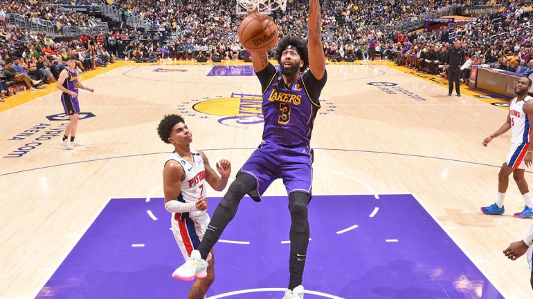 Lakers ‘Anthony Davis melanjutkan pukulan panas dengan LeBron James absen dalam kemenangan atas Pistons
