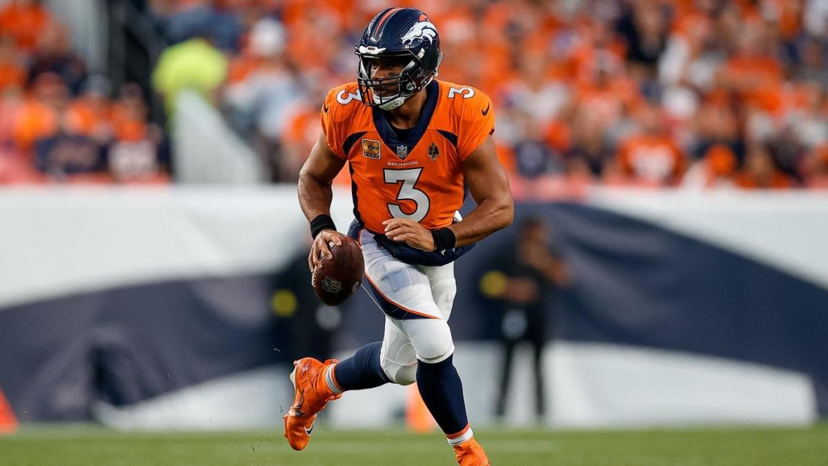 Broncos' Mike Purcell calls out Russell Wilson during loss to Panthers, results in sideline blowup - CBS Sports