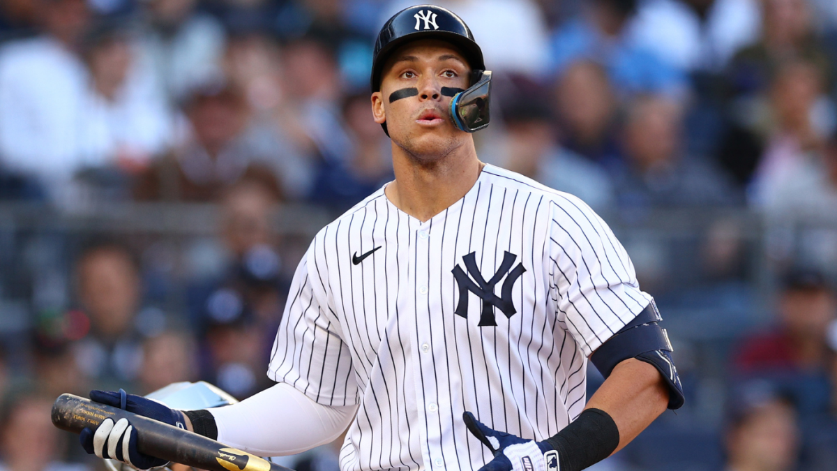 Aaron Judge dislocates pinky after making Red Sox pay for bizarre sequence
