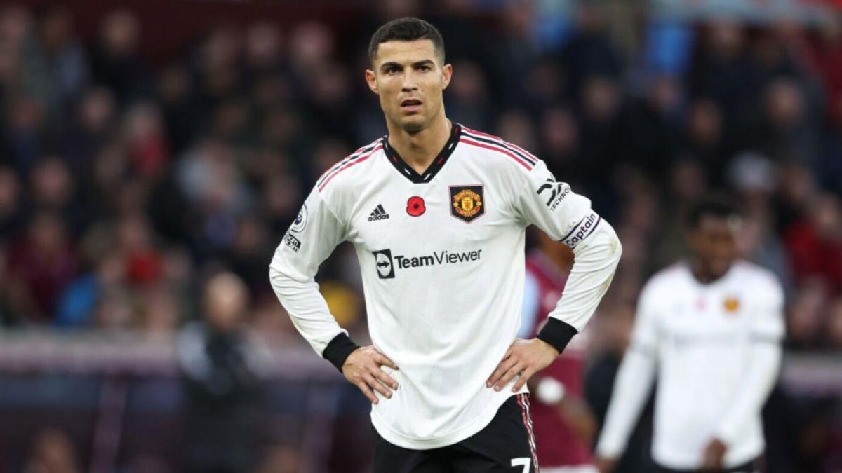 Ronaldo apologises after mobile phone incident following Man United loss