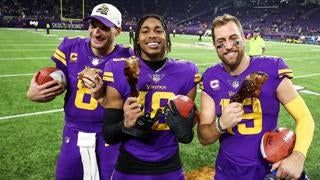 Turkey, touchdowns and turnovers: A brief history of the Vikings on  Thanksgiving - CBS Minnesota