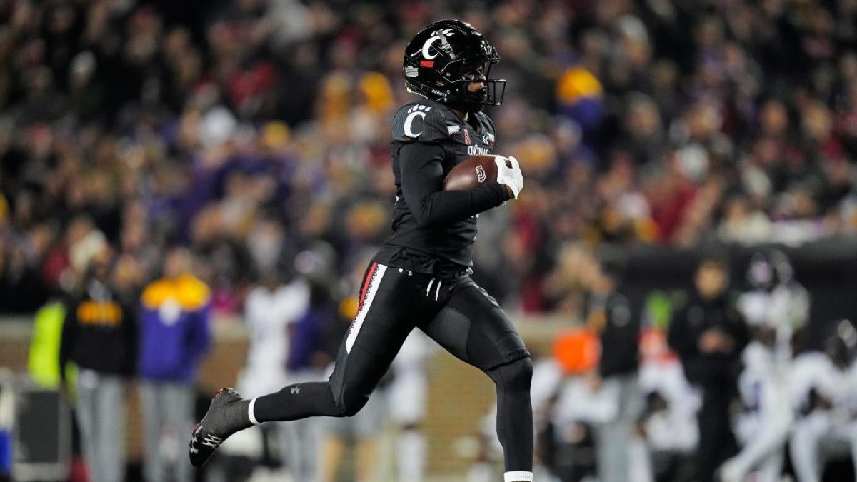 No, Cincinnati Bearcats will not play on a black football field Friday