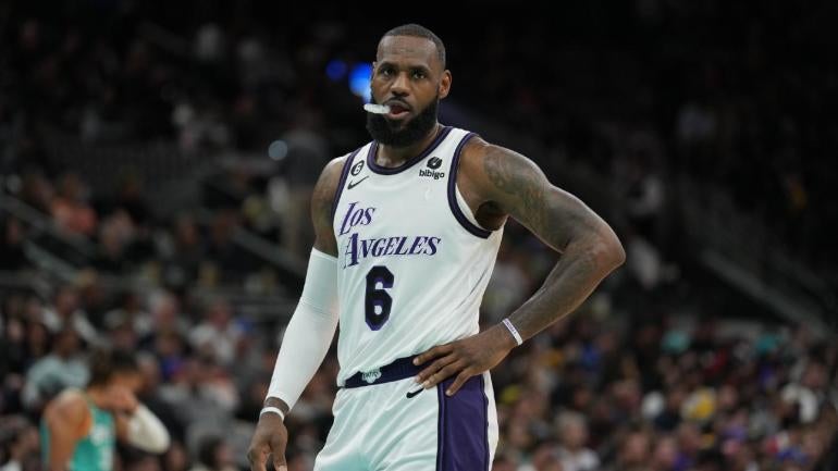 Pembaruan cedera LeBron James: Bintang Lakers mengalami masalah tendon di kaki kanan, akan dievaluasi ulang dalam tiga minggu