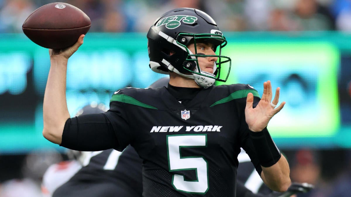 White throws 3 TD passes to lead Jets past Bears 31-10