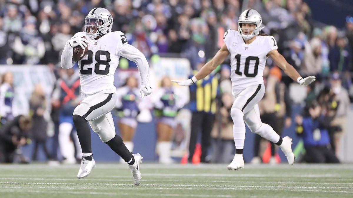 Chandler Jones snags lateral on wild final play as Las Vegas Raiders stun  Patriots 