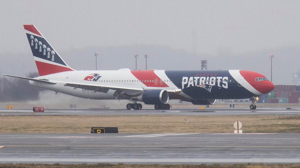 Patriots let Virginia players use team plane to attend funerals of teammates who died in shooting