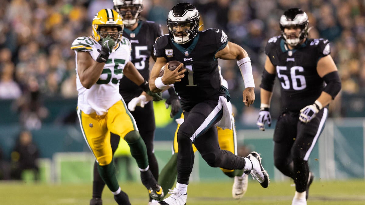 Eagles vs. Packers score takeaways: Jalen Hurts dominates as Philly earns 10th win; Aaron Rodgers injured – CBS Sports