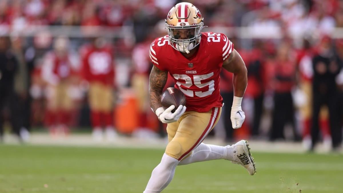 49ers' Elijah Mitchell expected to miss 6-8 weeks with knee injury