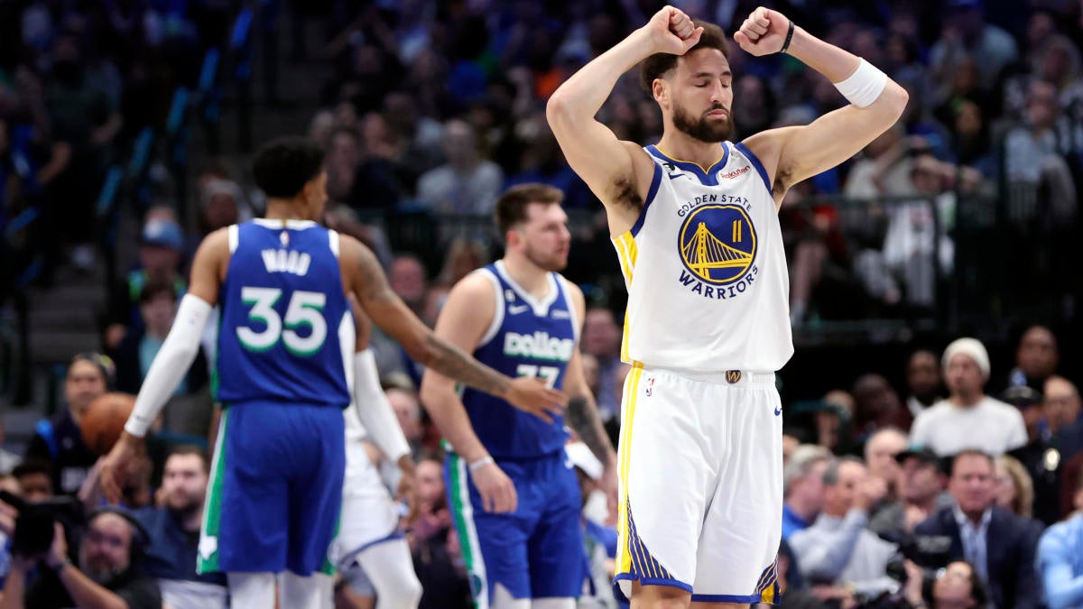 Klay Thompson unable to connect on game-tying 3-pointer after Warriors run slick out-of-bounds play in Dallas