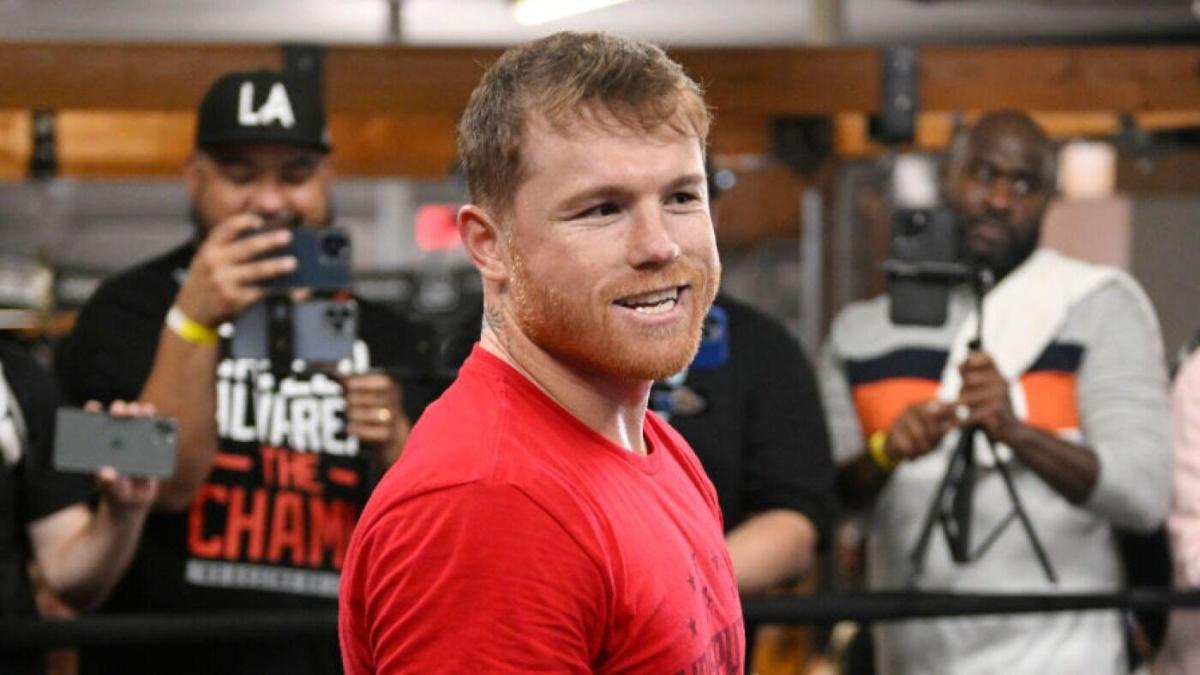 FIFA World Cup: Mexican boxer Canelo threatens Lionel Messi over dressing  room celebration video - BusinessToday