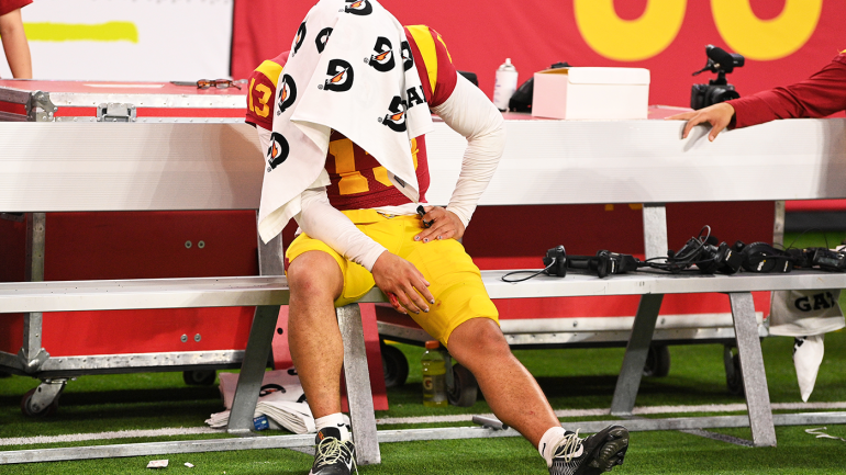 caleb-williams-towel-usc-pac12-2022-g.png