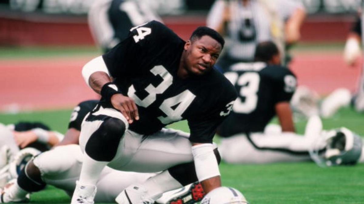 Bo Jackson biographer on how to describe the multi-sport star: 'Lovechild of Earl Campbell and Tyreek Hill'