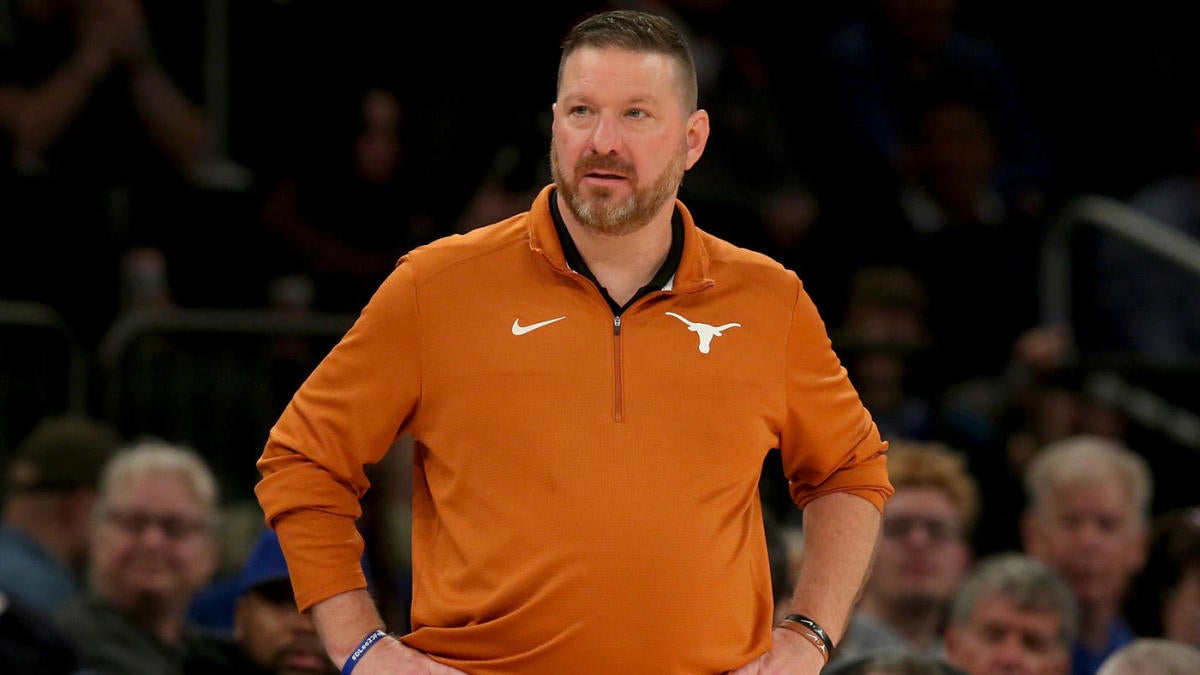 Texas suspends coach Chris Beard after arrest on assault charge for alleged strangulation of family member – CBS Sports