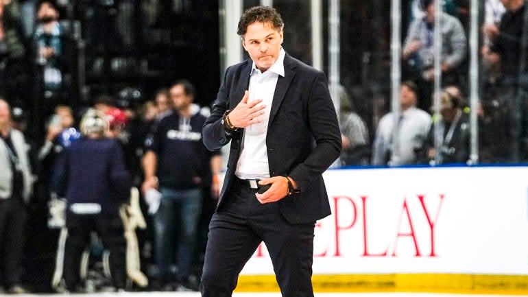 Jaromir Jagr, 50, berseragam dan bermain untuk tim Czech Extraliga miliknya setelah beberapa pemain jatuh sakit
