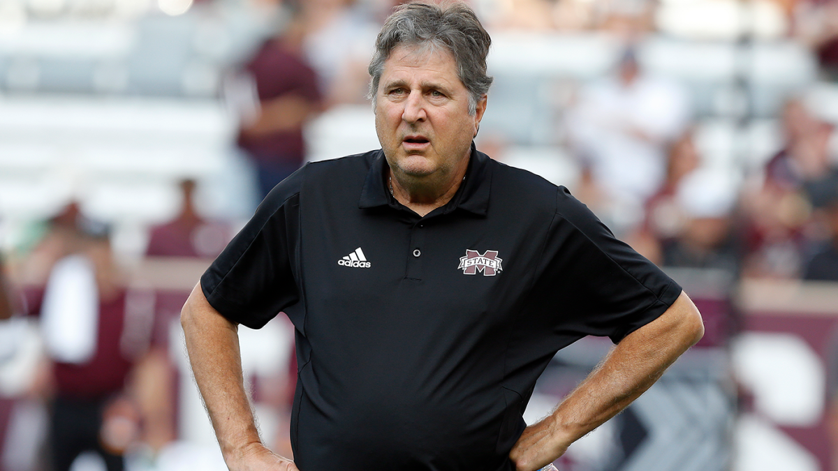 Mike Leach dies at 61: Mississippi State coach, 'Air Raid' innovator had  complications from heart condition 