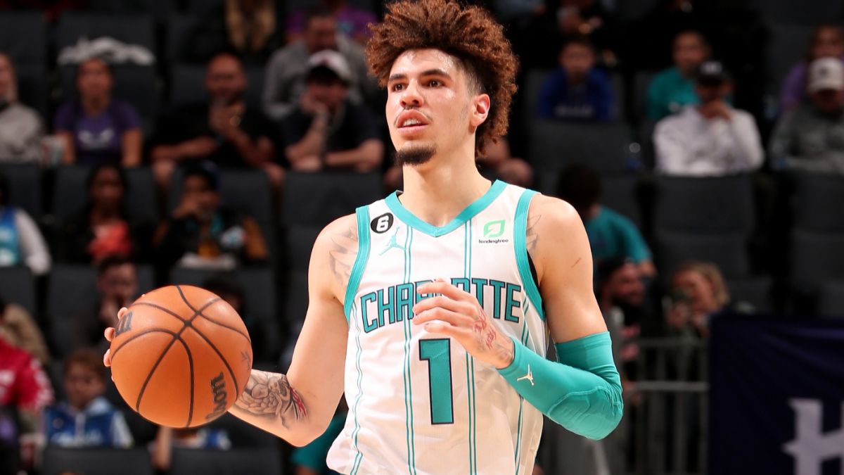 Charlotte Hornets star LaMelo Ball returns to No. 1 jersey number - ESPN