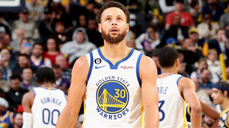 Pembaruan cedera Stephen Curry: Bintang Warriors meninggalkan kekalahan tim vs. Pacers, akan mendapatkan MRI di bahu