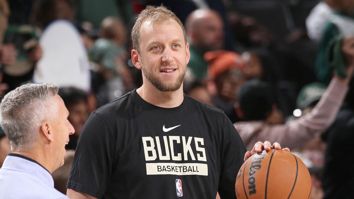 Free-agent forward Joe Ingles signs 1-year deal with the Milwaukee Bucks 