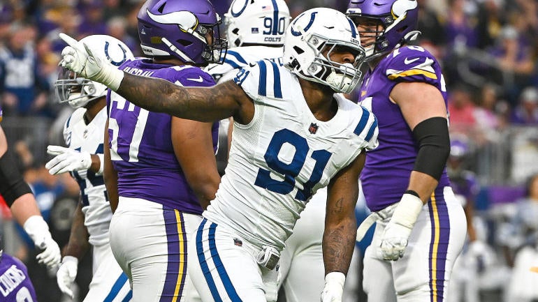 gettyimages-1449873429-yannick-ngakoue-colts-1h-2022-1400.jpg