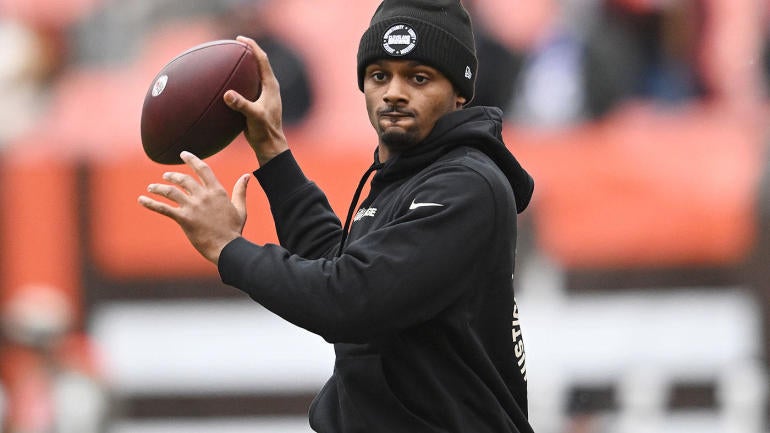 usatsi-19640589-deshaun-watson-browns-qb-pregame-2022-1400.jpg