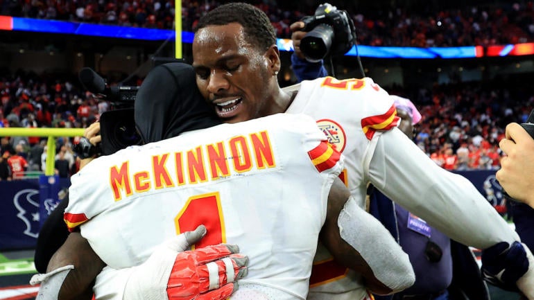 Chiefs selamat dari ketakutan lembur vs. tim Texas yang menang satu kali, meraih gelar AFC West ketujuh berturut-turut