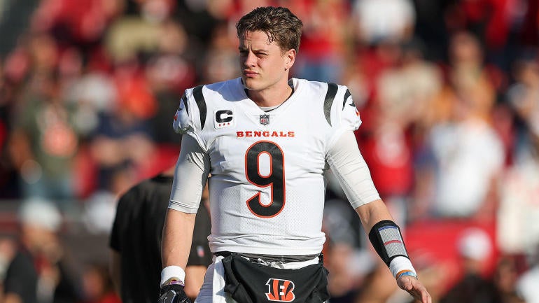 usatsi-19647676-joe-burrow-bengals-qb-pregame-2022-1400.jpg