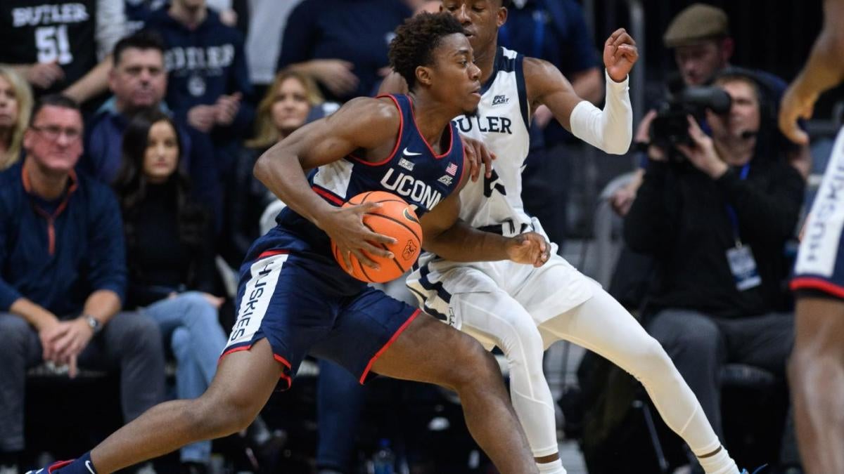 College Basketball Rankings: UConn Moves Up To No. 2 In AP Top 25 Poll ...