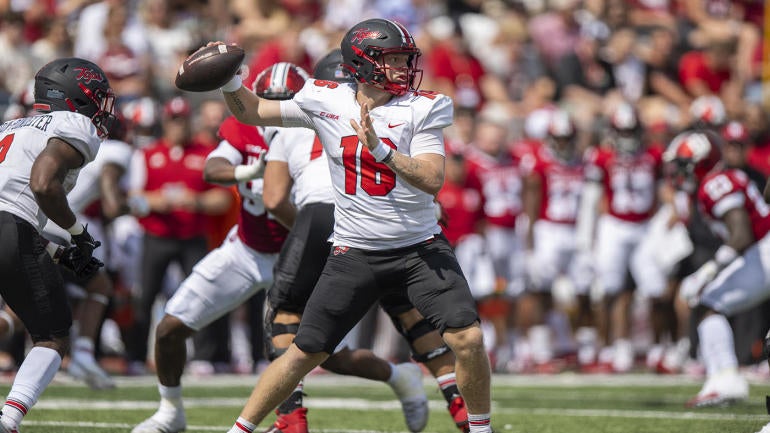 NCAA Football: Western Kentucky at Indiana