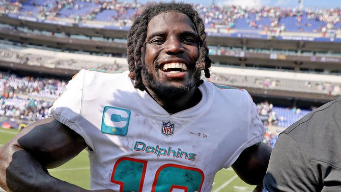 getty-tyreek-hill-dolphins.jpg