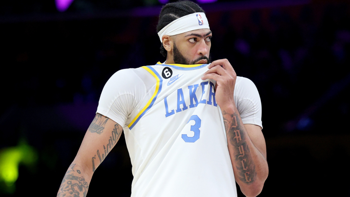 Anthony Davis injury update: Lakers C out for at least a month with foot  injury, won't play Sunday vs. Wizards - DraftKings Network