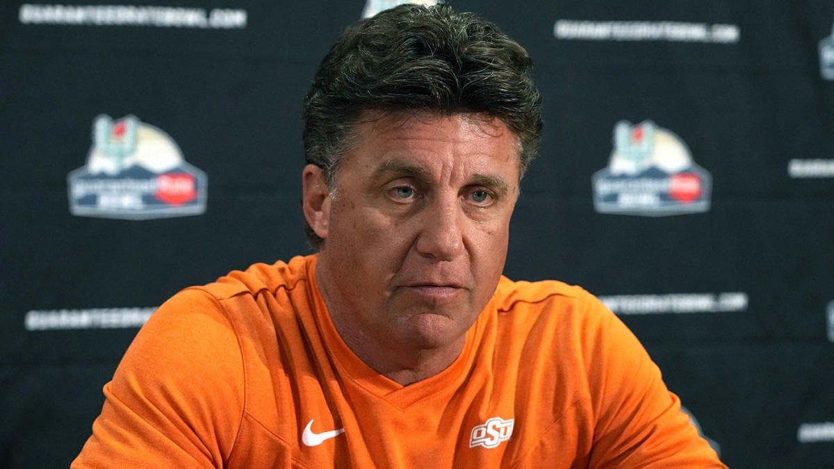 Oklahoma State coach Mike Gundy gets testy when asked about coaching