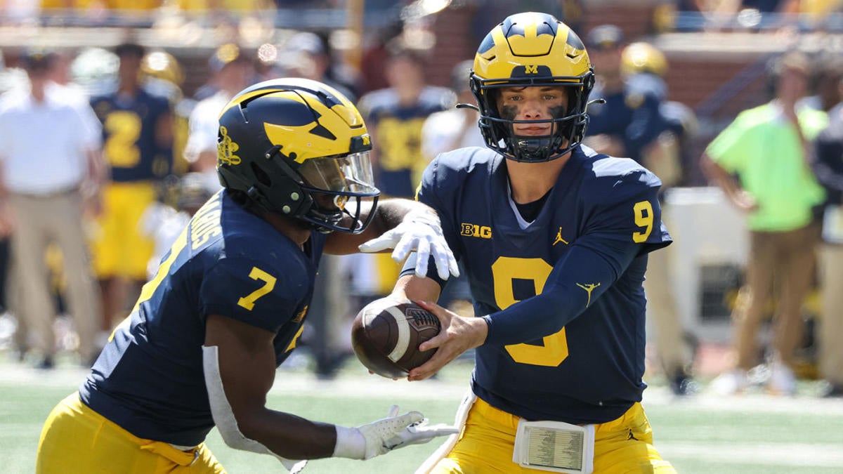 Michigan Football's Aidan Hutchinson makes TFL in preseason debut