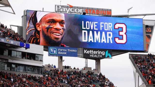 Denny Kellington, Former Syracuse Football Athletic Trainer, Credited With  Saving Damar Hamlin's Life - Sports Illustrated Syracuse Orange News,  Analysis and More